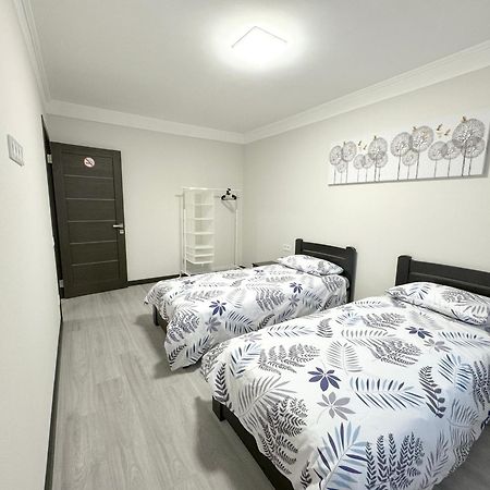 Artal Apartment On Obolonskyi Avenue 16 Kyiv Exterior photo