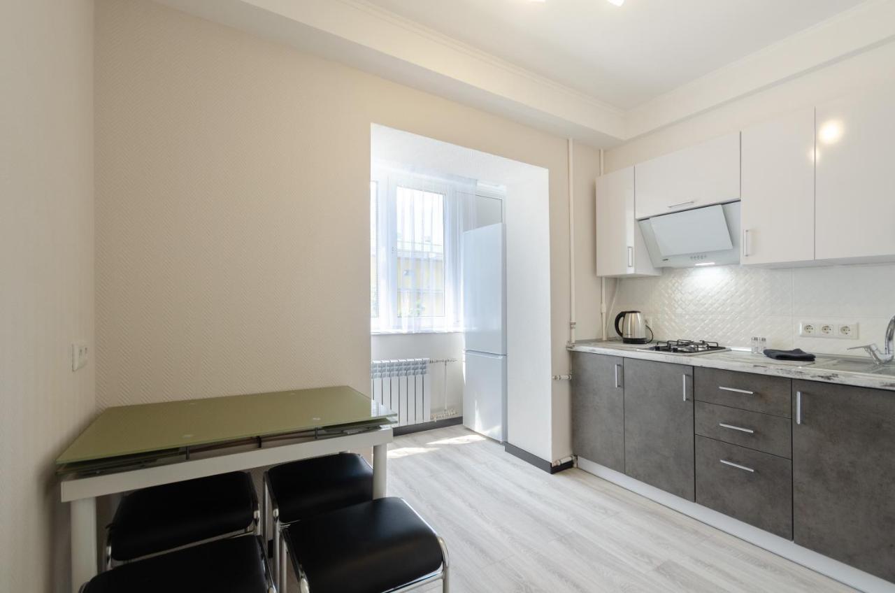 Artal Apartment On Obolonskyi Avenue 16 Kyiv Exterior photo