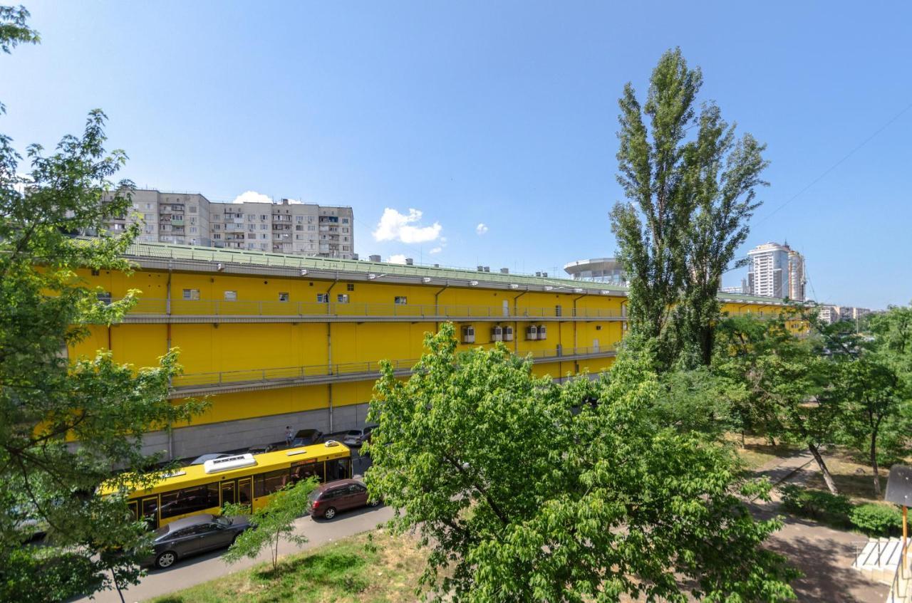 Artal Apartment On Obolonskyi Avenue 16 Kyiv Exterior photo
