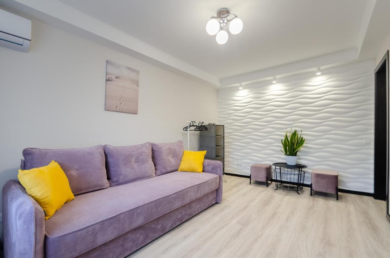 Artal Apartment On Obolonskyi Avenue 16 Kyiv Exterior photo