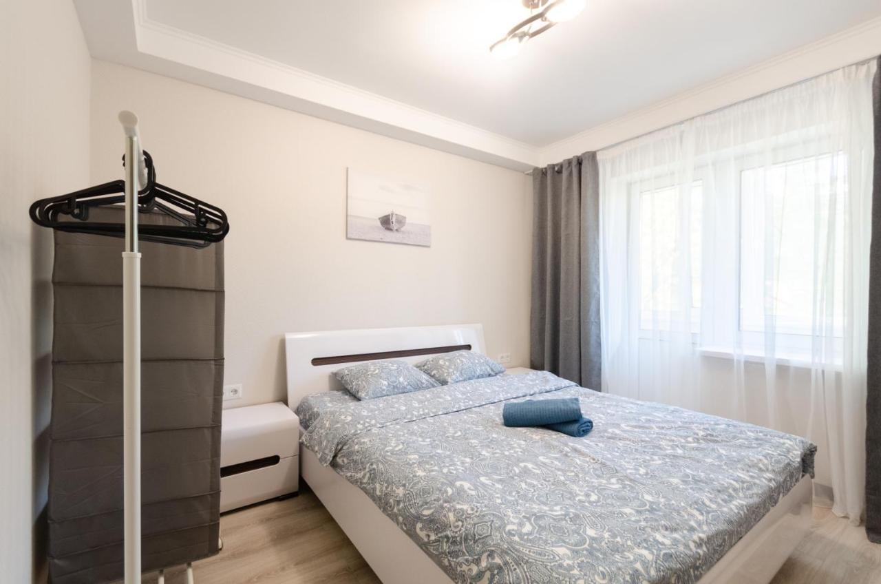Artal Apartment On Obolonskyi Avenue 16 Kyiv Exterior photo