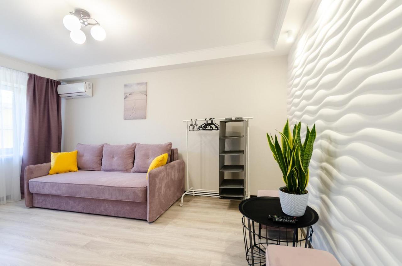Artal Apartment On Obolonskyi Avenue 16 Kyiv Exterior photo