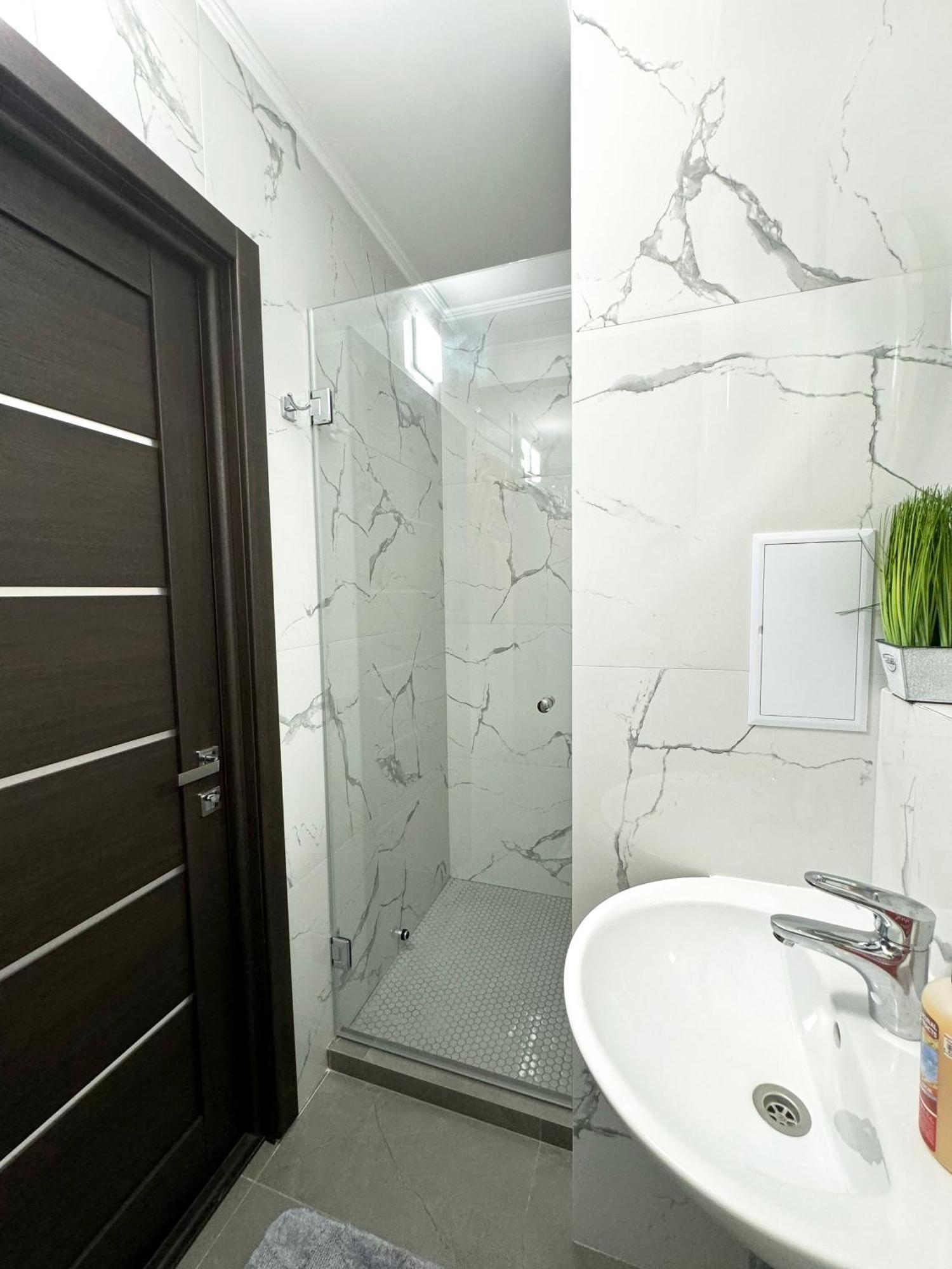 Artal Apartment On Obolonskyi Avenue 16 Kyiv Exterior photo